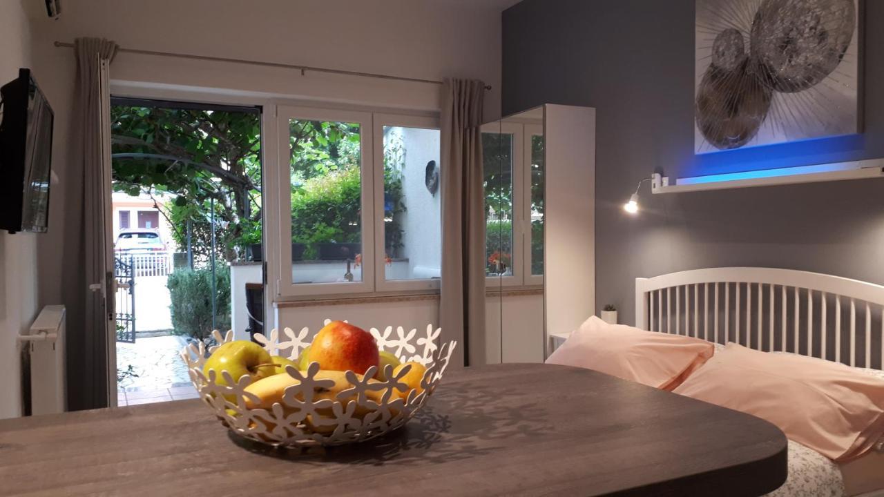 Guesthouse Mila Ровинь Экстерьер фото