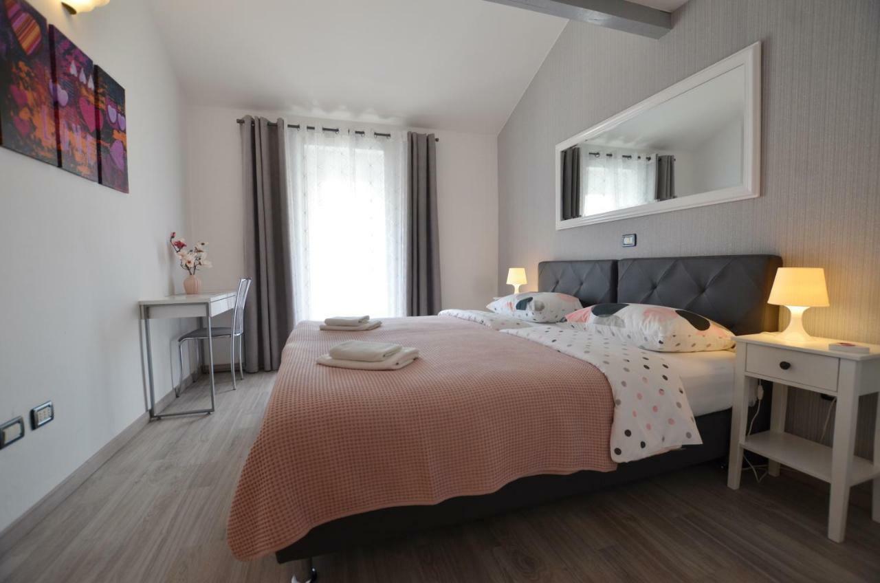 Guesthouse Mila Ровинь Экстерьер фото