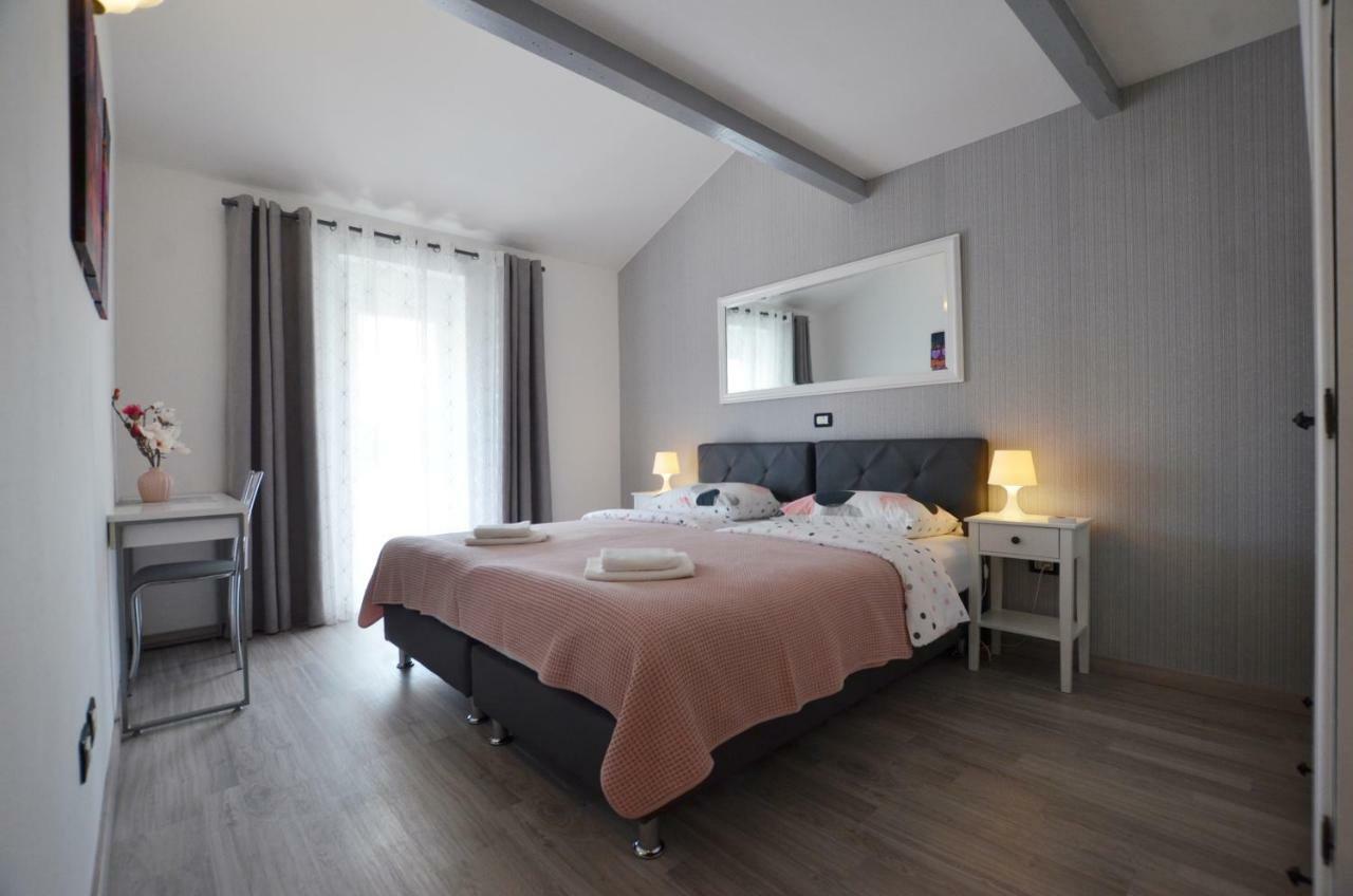 Guesthouse Mila Ровинь Экстерьер фото